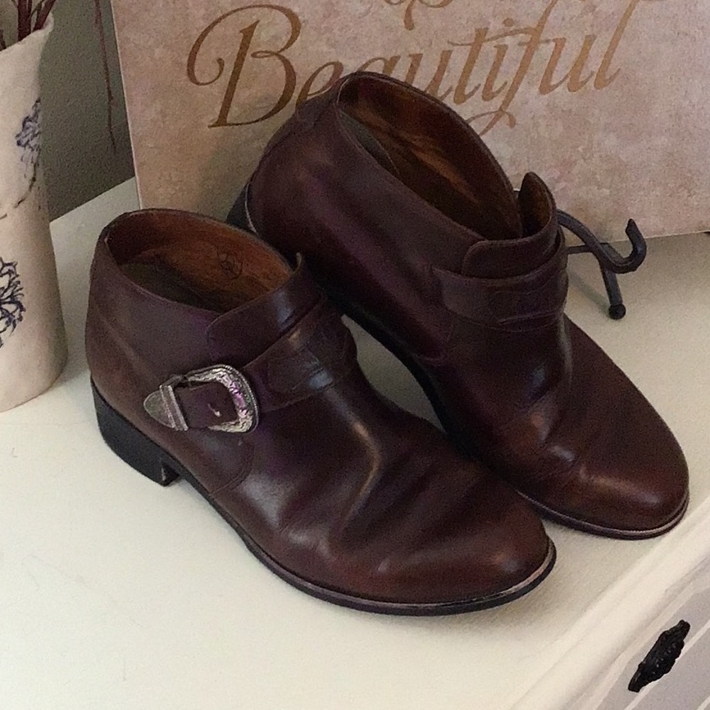 Ariat leather ankle boot with silver detailing 7.5